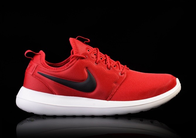 NIKE ROSHE TWO GYM RED