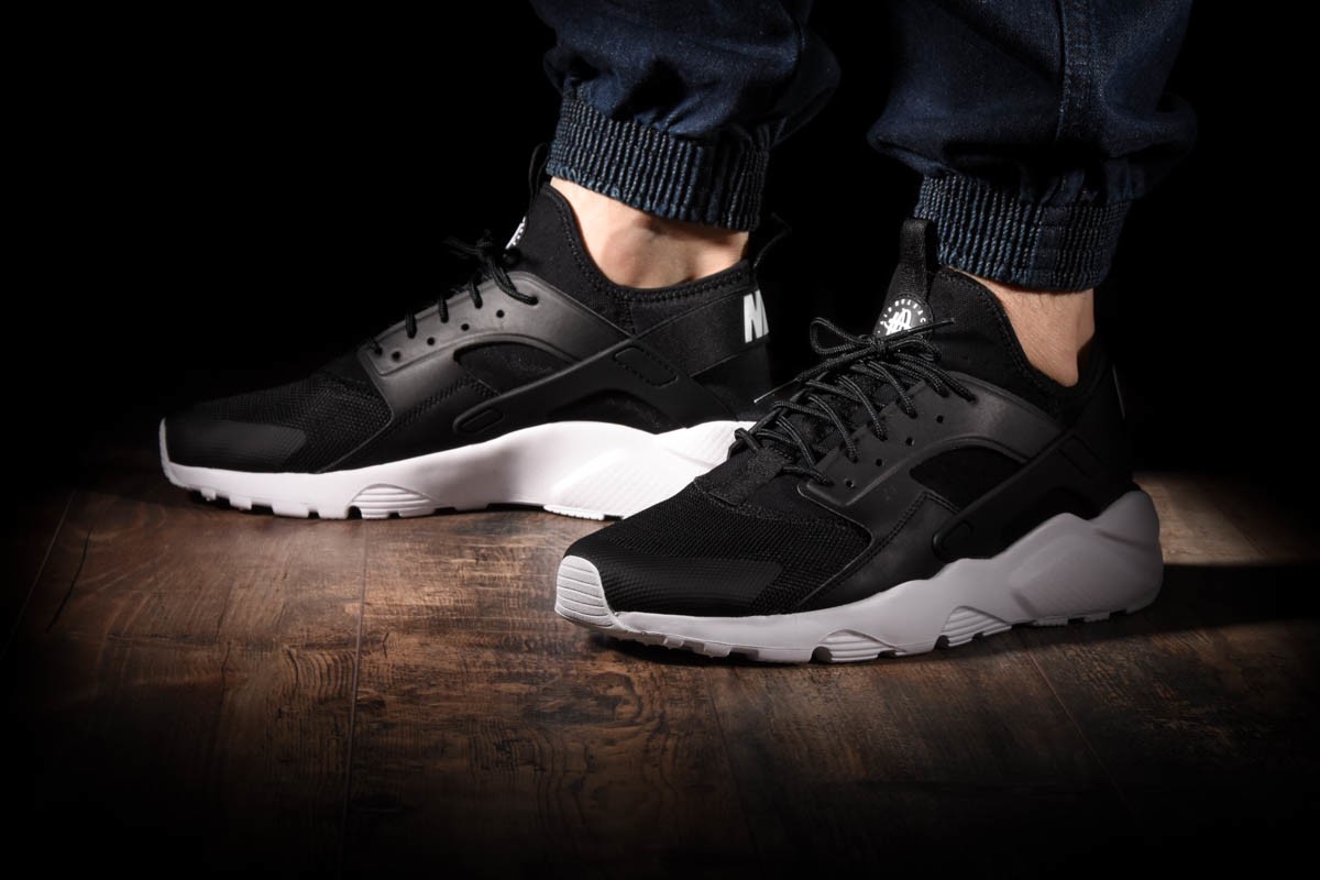 NIKE AIR HUARACHE RUN ULTRA BLACK