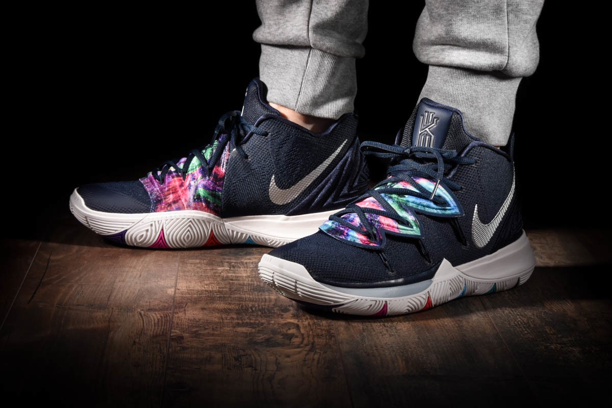 kyrie 3 noir