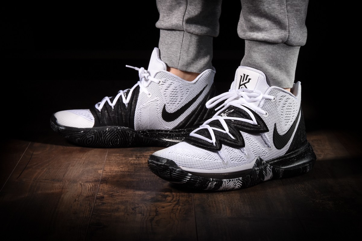 kyrie irving oreo shoes
