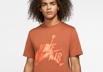 NIKE AIR JORDAN CLASSICS CREW TEE DARK RUSSET