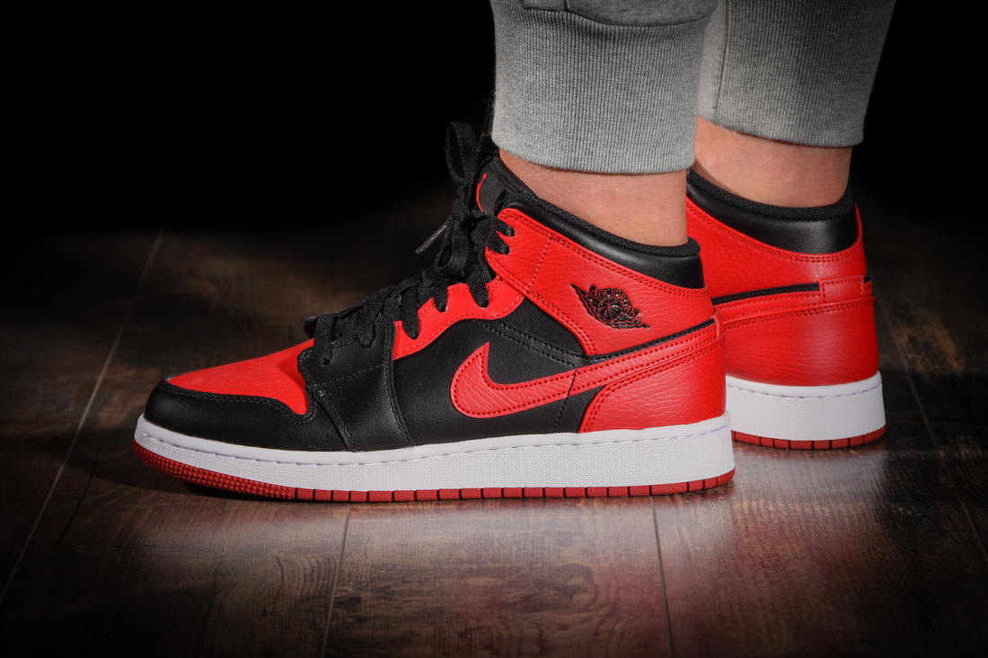 NIKE AIR JORDAN 1 RETRO MID GS BANNED for £120.00 | kicksmaniac.com