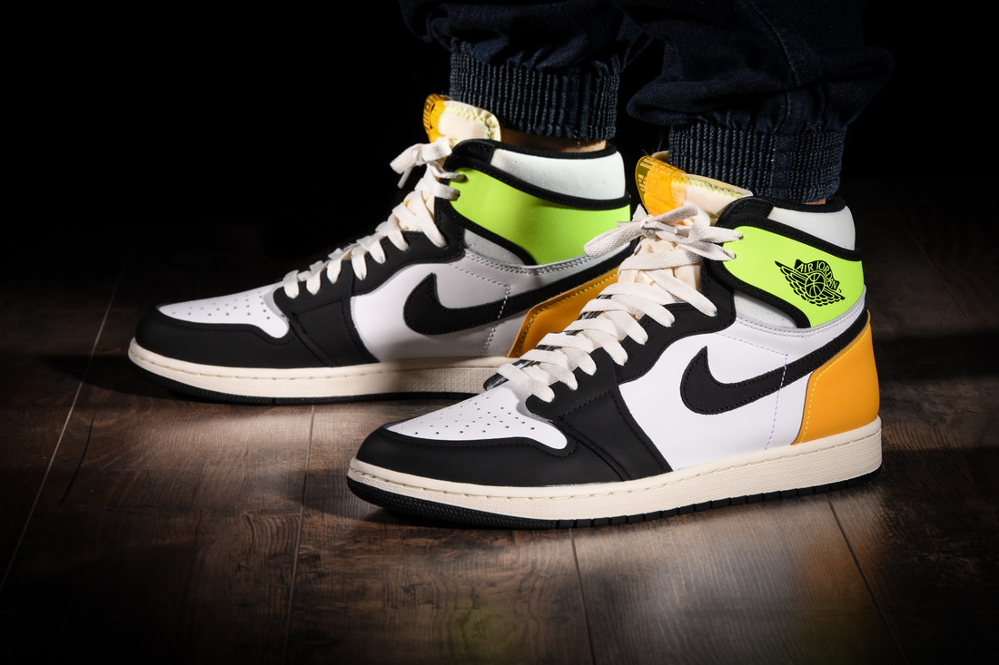 NIKE AIR JORDAN 1 RETRO HIGH OG VOLT GOLD