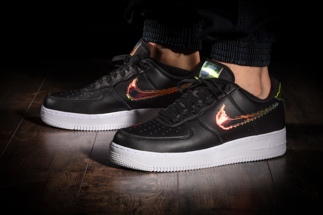 NIKE AIR FORCE 1 LOW BLACK IRIDESCENT PIXEL